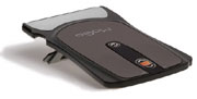 Die MoGo Presenter Mouse PC™ parkt + lädt ebenfalls im PC-Card/PCMCIA Slot von Notebooks, verfügt aber zusätzlich über eine Scrollfunktion und kann PowerPoint Präsentationen fernsteuern